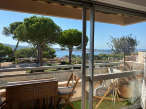 Studio séjour romantique avec splendide vue mer